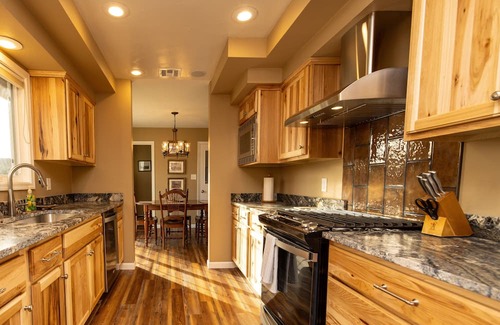 Prescott House | *Newly Listed *Walk to Watson Lake *Firepit *BBQ Grill