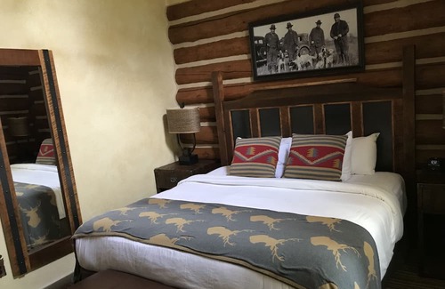 Big Cedars Resort | Wilderness Club @ Big Cedar Resort - 3 bedroom Presidential cabin, hot tub.