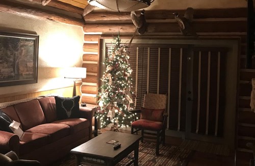 Big Cedars Resort | Wilderness Club @ Big Cedar Resort - 3 bedroom Presidential cabin, hot tub.