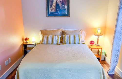 Hurricane Apartment | AAA Suite: Luxe Studio Casita with pool, Hot Tub & BBQ in the gateway to Zion.