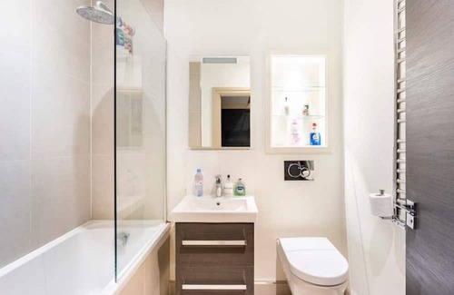 North Richmond House | Perfect Richmond Super Host. Three Private Rooms.