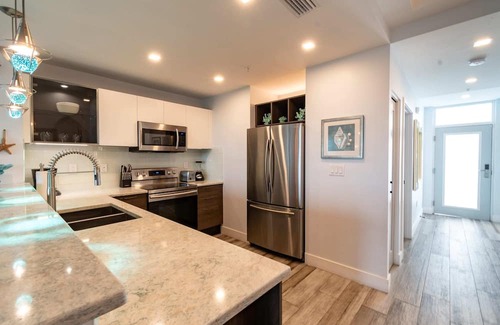 Merritt Island Apartment | Luxury Condo with Pool and Gym at Cape Crossing