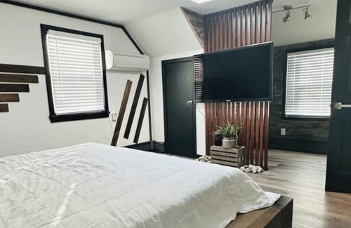 Lake Hiawatha House | Amazing Two level Single family home closed to Restaurants and malls