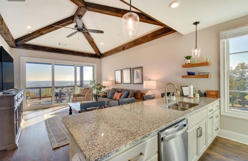 Toccoa Condo | Stunning Toccoa Retreat w/ Private Deck & Mtn View