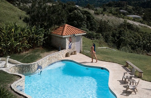 Cidra House | Casa Bayu, space created for groups and families in the mountains of Cidra, PR