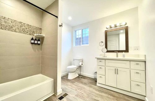 Hilltop House | Dr. Murray's Office - Pristine Hilltop Home Close to Hospitals and Light Rail