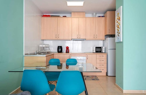 Cap de Salou Apartment | Apartment 'Lovely' with Shared Pool, Private Terrace and Air Conditioning