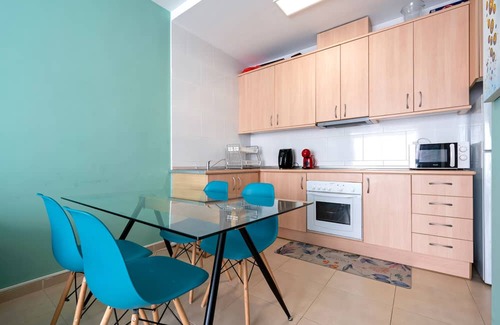 Cap de Salou Apartment | Apartment 'Lovely' with Shared Pool, Private Terrace and Air Conditioning