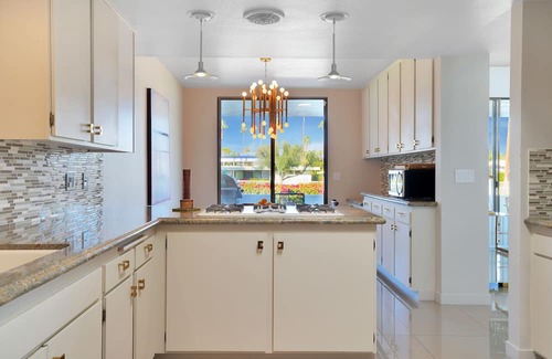 Indian Canyon House | Swanky Mid-Century Modern in South Palm Springs