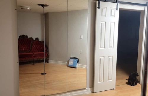 Fort Erie Apartment | Romantic Get-a-way ! Content Creators Haven!
