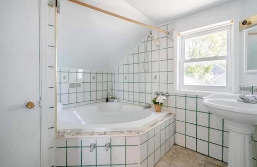 Harwich Apartment | Habibi Cottage Guest House
