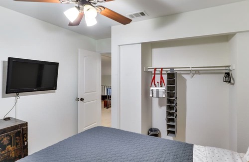 Laughlin House | Laughlin Retreat w/ Pool: 2 Mi to Big Bend!
