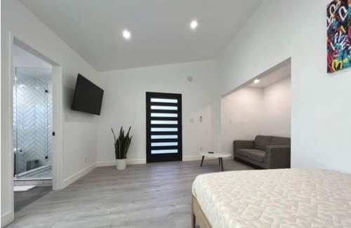 Hollywood Hills Apartment | Spacious unit in the Heart of Los Angeles