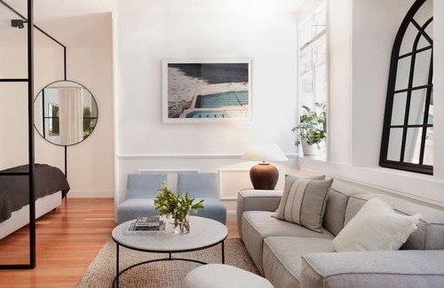 Elizabeth Bay Apartment | Tara in the cosmopolitan Elizabeth Bay