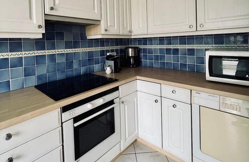 Mandelieu-La-Napoule Apartment | Lovely spacious nest with pool