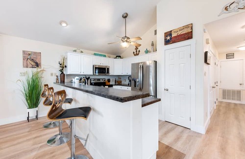 Leeward Sands House | Sleeps 9! Pet friendly!