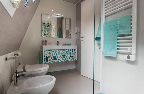 Lignano Sabbiadoro Boat Rental | Tranquil Marina Azzurra Resort House boat 2 Bedroom sleeps 6