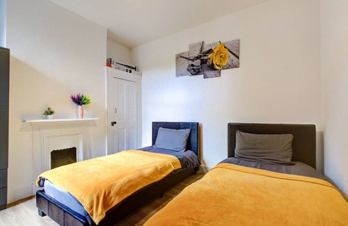 Tottenham Apartment | Lovely 3BR Flat in the Heart of London