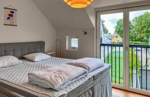 Ljugarn Apartment | Modern apartment in the center of quiet Ljugarn and close to the beach.