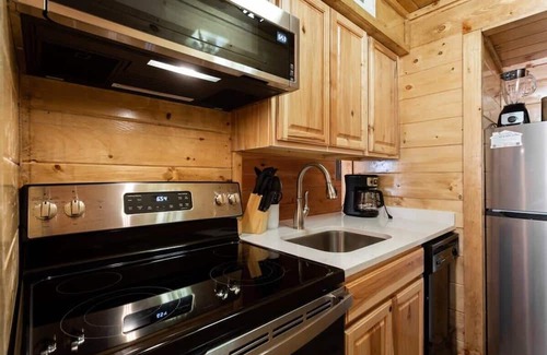 Chalet Village Condo | Huge Mt. LeConte View/Indoor Pool & HotTub/Updated