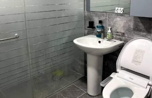 Pyeongtaek Apartment | Opp walk-in gate Cp Humphreys, Int'l restaurants & health institutions.