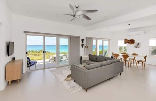 Farmer's Hill House | Infinity Pool Oceanside Home 'Saffron House'