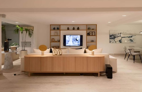 Las Brisas House | Spectacular Bay-View Home on Two Levels, with Full Service plus Private Chef