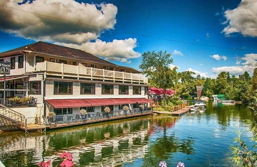 Magog House | The Lady of the Water - Access to the lake
