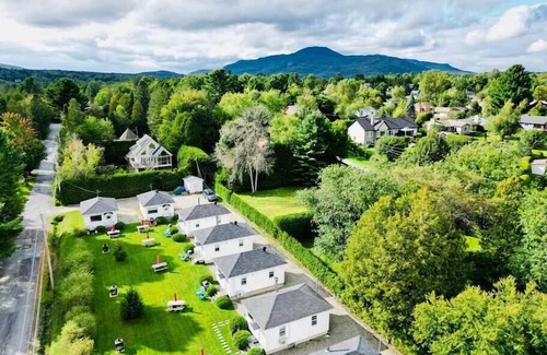 Magog House | The Lighthouse - Access to the Lake