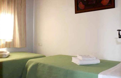 Estepa House | Homerez - Nice house for 4 ppl. with shared pool and terrace at Estepa