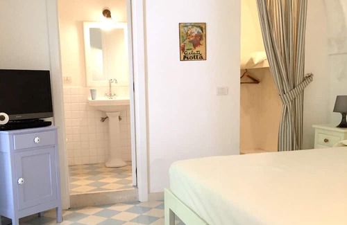 Laureto Villa | Homerez - Villa 12 km away from the beach with swimming-pool, jacuzzi and garden