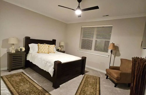 Canton Condo | Luxury Condo in Canton, MI: Enjoy your stay in Comfort, Style, and Convenience.