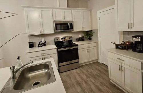 Canton Condo | Luxury Condo in Canton, MI: Enjoy your stay in Comfort, Style, and Convenience.