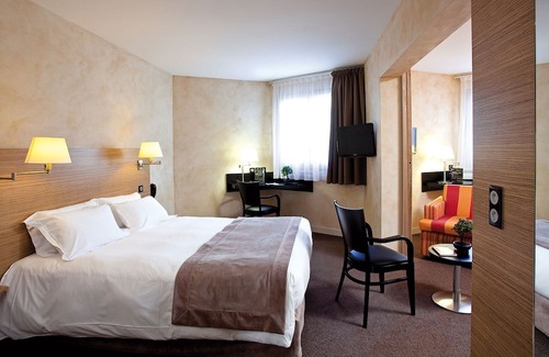 Nantua Hotel | Logis Hotel L'Embarcadère