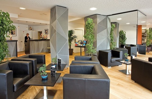 Nantua Hotel | Logis Hotel L'Embarcadère