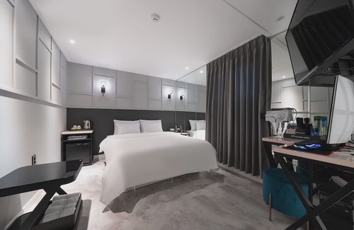 Yongin Hotel | Yongin Everland Station G7