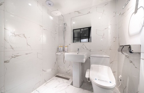 Yongin Hotel | Yongin Everland Station G7