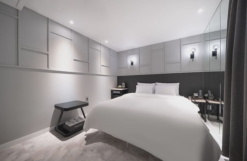 Yongin Hotel | Yongin Everland Station G7