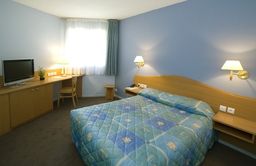 Nantua Hotel | Logis Hotel L'Embarcadère
