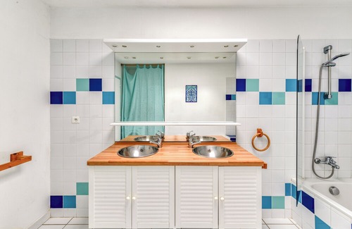 Fabrezan House | Character gite with swimming pool, surrounded by vineyards, 30 min drive from the Mediterranean