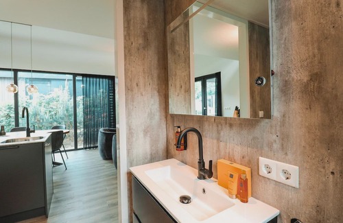 Municipality of Rhenen House | This amazing Eco-Lodge designed by an architect is highly luxurious and completely furnished for