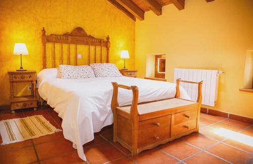 Horcajuelo de la Sierra Ski Chalet | Ideal for groups of 12 to 16 passengers who want to enjoy nature.