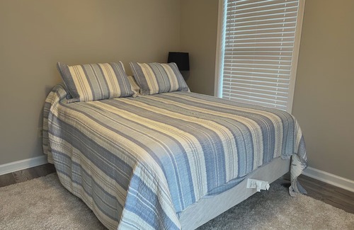 Crisfield House | Come, sit back and relax at the "Catch of the Bay"