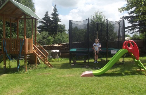 Ruppersdorf Condo | Beautiful 4-bed room *, wheelchair accessible, accommodation in the middle of the garden,