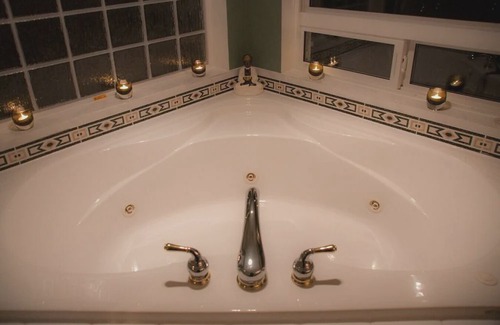 Regional District of Nanaimo Apartment | Oceanview Guest Suite with Large 2 Person Soaker Tub