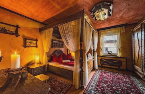 Falkenhagen House | NEW! Knights' hostel to the falcon