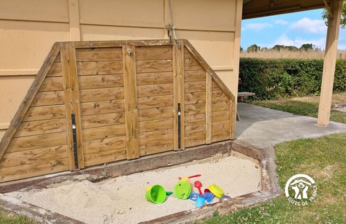 Cosse-le-Vivien Cottage | Comfy cottage with terrace, pétanque, WiFi, accessible room