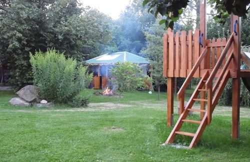 Ruppersdorf Condo | Beautiful 4-bed room *, wheelchair accessible, accommodation in the middle of the garden,