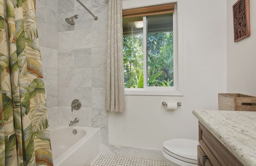 Pupukea House | RENOVATED! Short Walk to Beach, Air con. Please inquire about shorter stays!