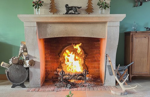Jouy-le-Potier Cottage | Tranquil Retreat: Forest Views, PMR Friendly, Near Loire Castles & Orleans